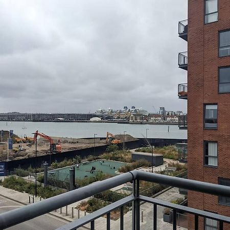 Homely 2 Bed Duplex With A River View サウサンプトン エクステリア 写真